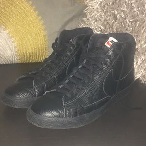 NEVER WORN NIKE BLAZER HIGH